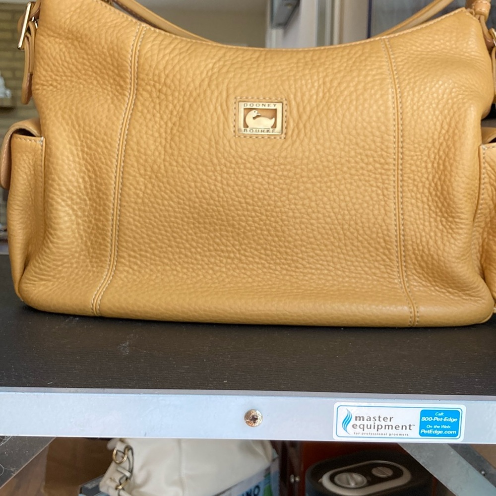 Dooney&Bourke Pebbled leather shoulder Bag